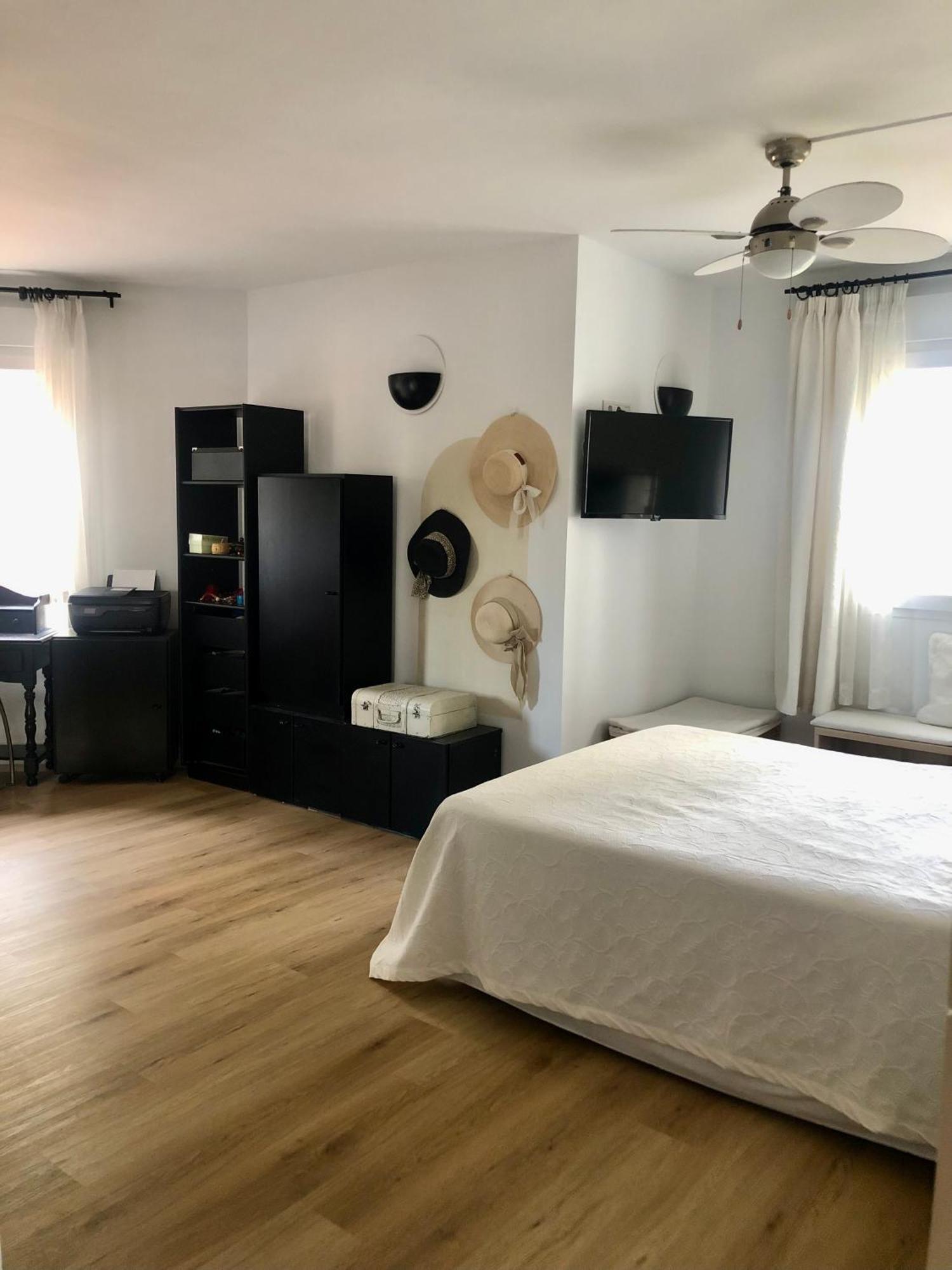Habitacion Con Smart Tv En Piso Compartido Con Bano Privado O Compartido Malaga Sol Exterior foto
